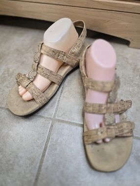 VIONIC Amber Gold Cork Adjustable Strappy Orthotic Comfort Sandal Size 11